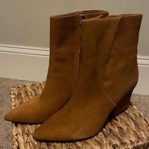 Franco Sarto Suede Vesi Booties size 8 new with box